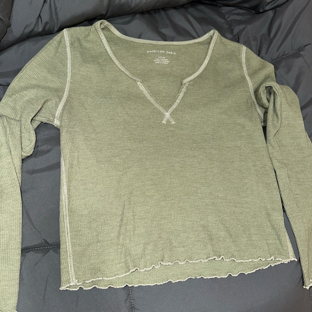 American eagle long sleeve ribbed v neck shirt
